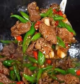 Wołowina z papryką na ostro 尖椒牛肉