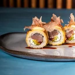 15.California cała rolka w tempurze z tuńczykiem