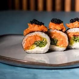 4.Futomaki tatar z łososia z oliwą truflową