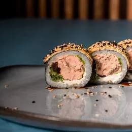 2.Futomaki grillowany łosoś