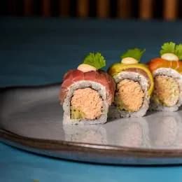 17.California Rainbow z sałatką krabową