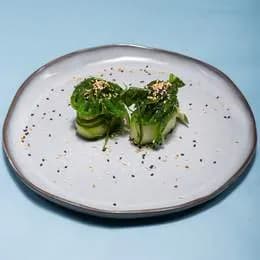 4.Gunkany sałatka goma wakame