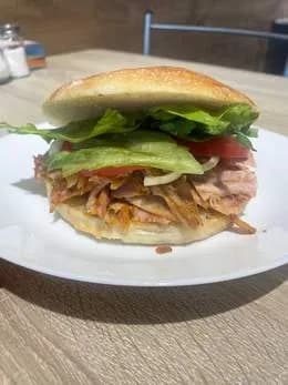 Kebab z kurczakiem w bułce