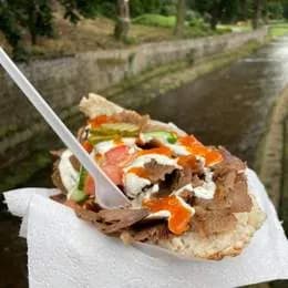 Kebab z baraniną w bułce