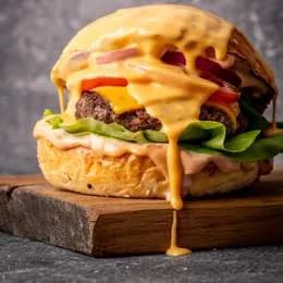 Zestaw Cheeseburger w sosie serowym