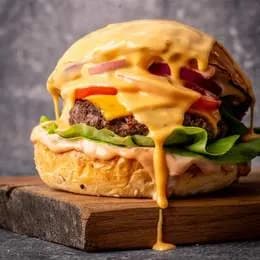 Cheeseburger w sosie serowym