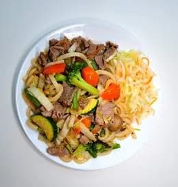 Makaron Udon z wołowiną