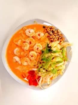 Makaron ryżowy PHO z krewetkami