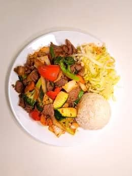 Wołowina smażona z trawą cytrynową i chilli