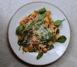 Pasta z łososiem i szpinakiem