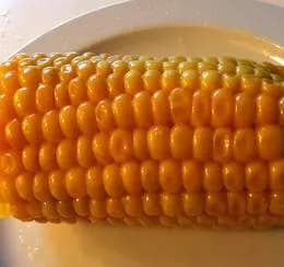 Kolba kukurydzy z masłem