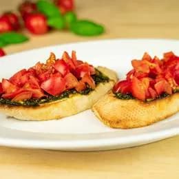 Bruschettki z pesto bazyliowym i pomidorowym
