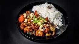 Kurczak z warzywami i orzechami nerkowca