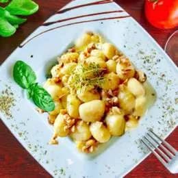 Gnocchi z sosem śmietanowym i pieczarkami