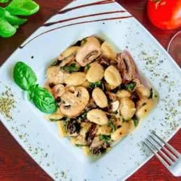 Gnocchi z sosem śmietanowym i kurczakiem