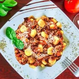 Gnocchi z sosem bolońskim