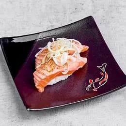 Nigiri Fusion łosoś opiekany ostry