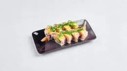 California maki Opiekany łosoś