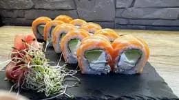 CALIFORNIA MAKI PHILADELPHIA