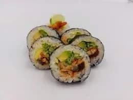 Futomaki WĘGORZ, ogórek, awokado, majonez, sałata