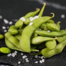 Fasolka edamame z solą morską