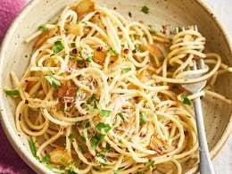 Aglio Olio (spaghetti)