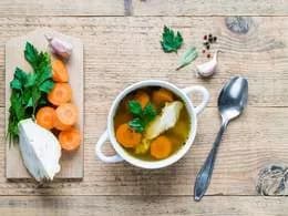 Rosół wołowo-drobiowy z makaronem