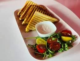 Tosty z mozzarellą, camembertem i żurawiną 2 szt.