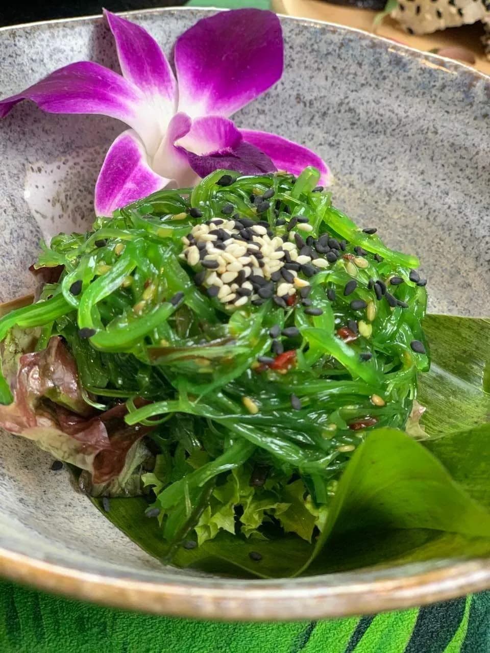 Wakame gome salad