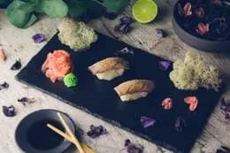 Nigiri tuńczyk opalany