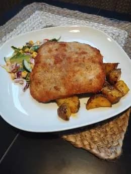 Potężny schabowy na pół talerza