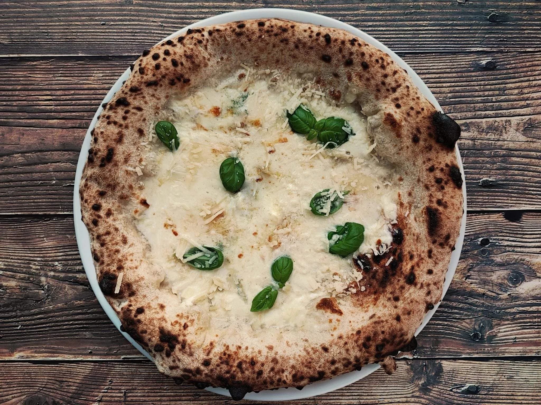 Pizza quattro formaggi