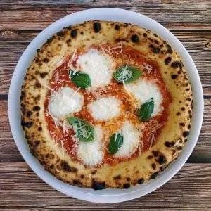 Pizza rucola e pomodorini