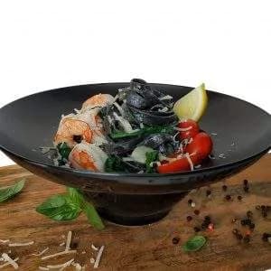 Tagliatelle al nero di seppia cоn gamberetti