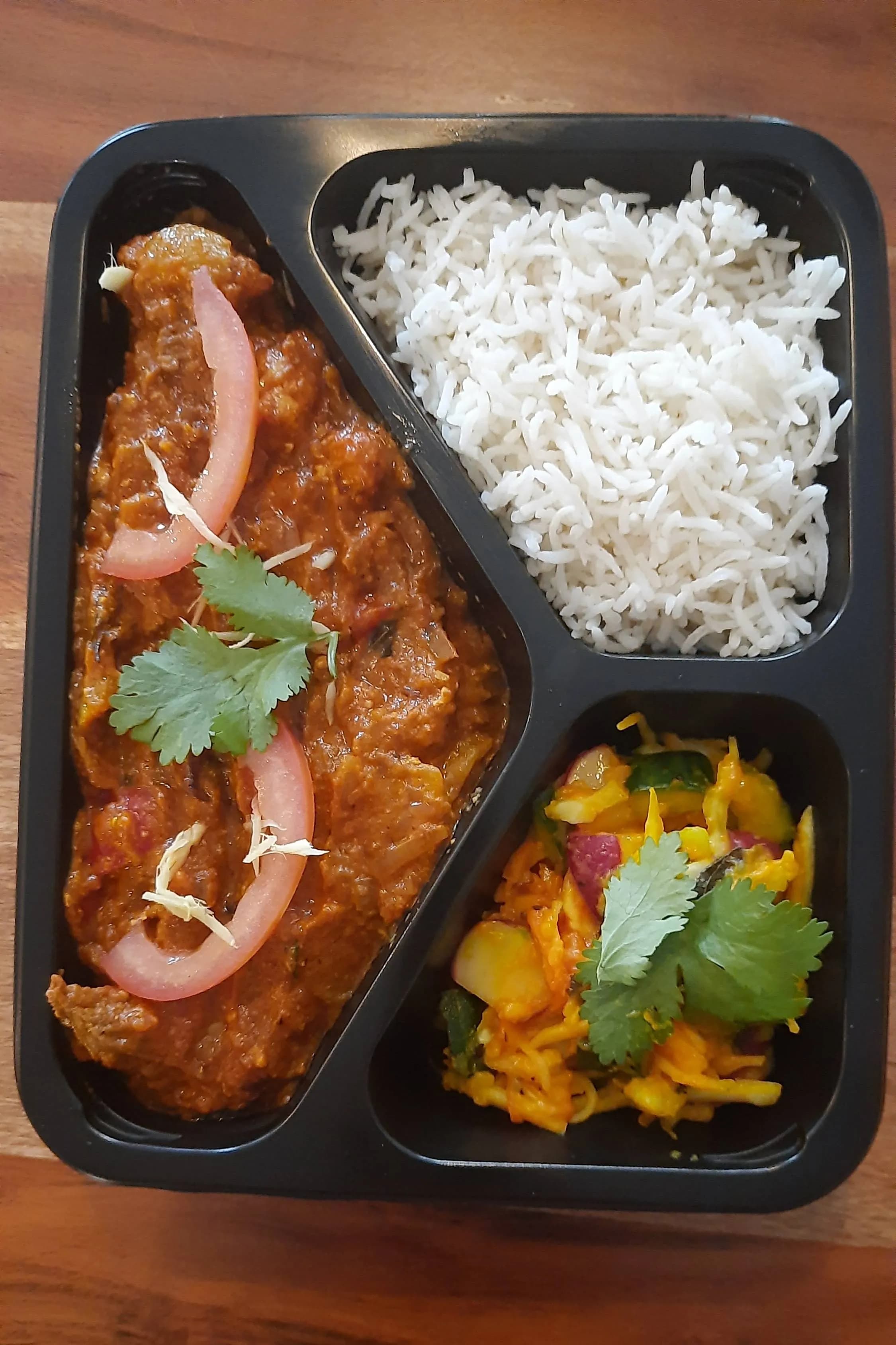 "Zestaw Kadai kurczakiem"