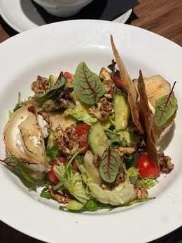 Sałata z kozim serem