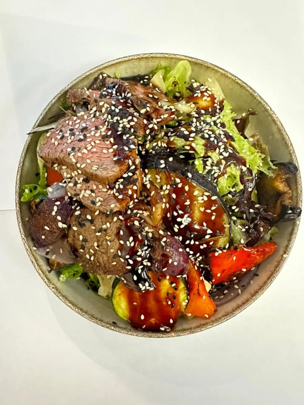 Sałatka z wołowiną Teryiaki NOWOŚĆ!