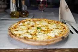 Pizza Quattro Formaggi Rosso