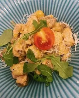 Gnocchi z kurczakiem i kurkami