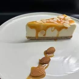 Sernik nowojorski z polewą karmelową