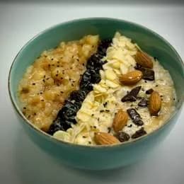 Owsianka jabłkowa z migdałami