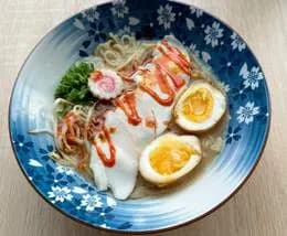 Tonkotsu z plastrami kurczaka lub wieprzowiny