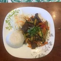 Wolowina Z trawą cytrynową, papryką i chili