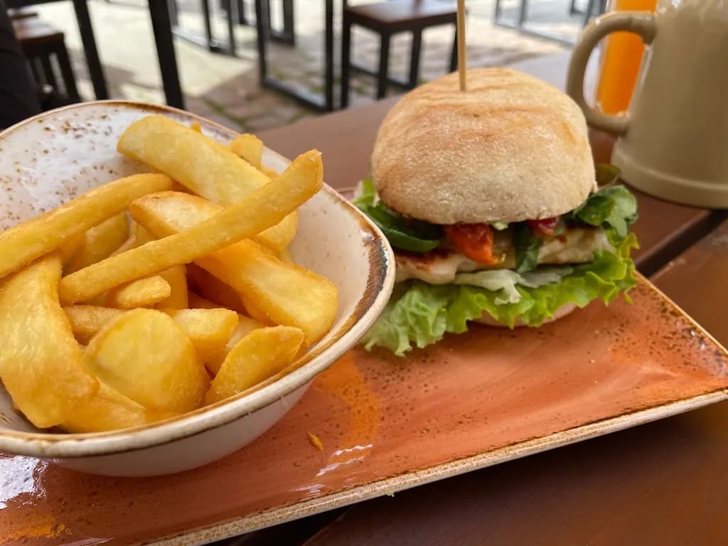 PETER PANE Burgergrill & Bar