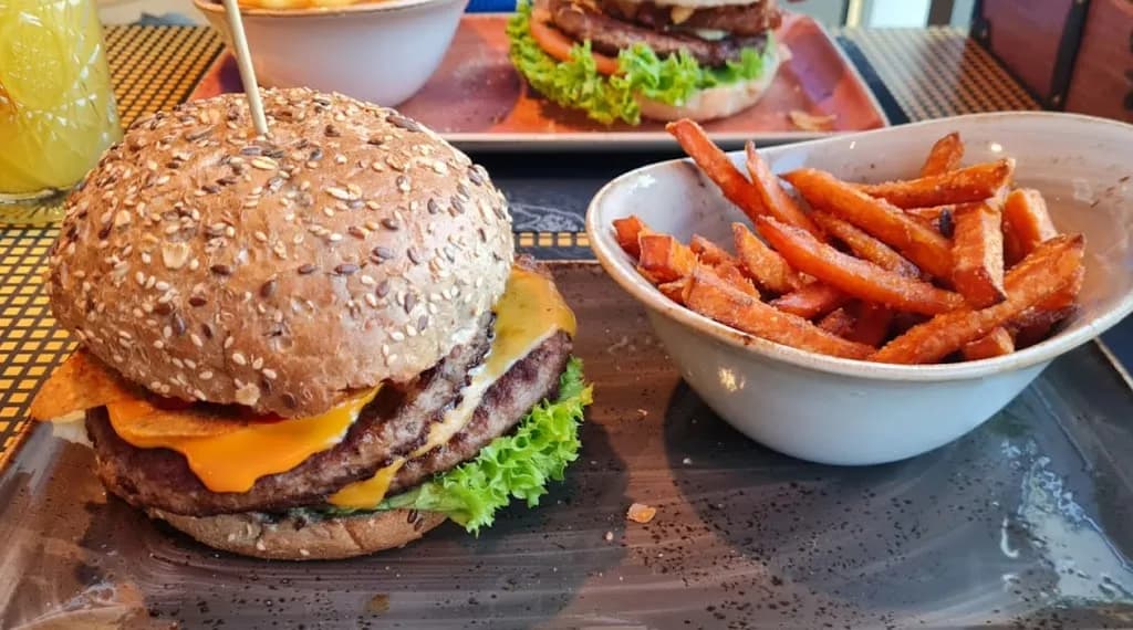 PETER PANE Burgergrill & Bar