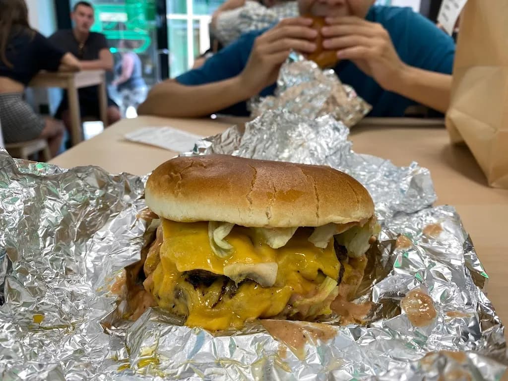 SIMON'S BURGER DEÁK SQUARE