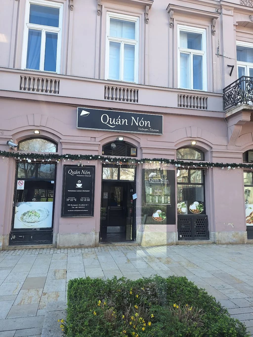 Quán Nón Restaurant