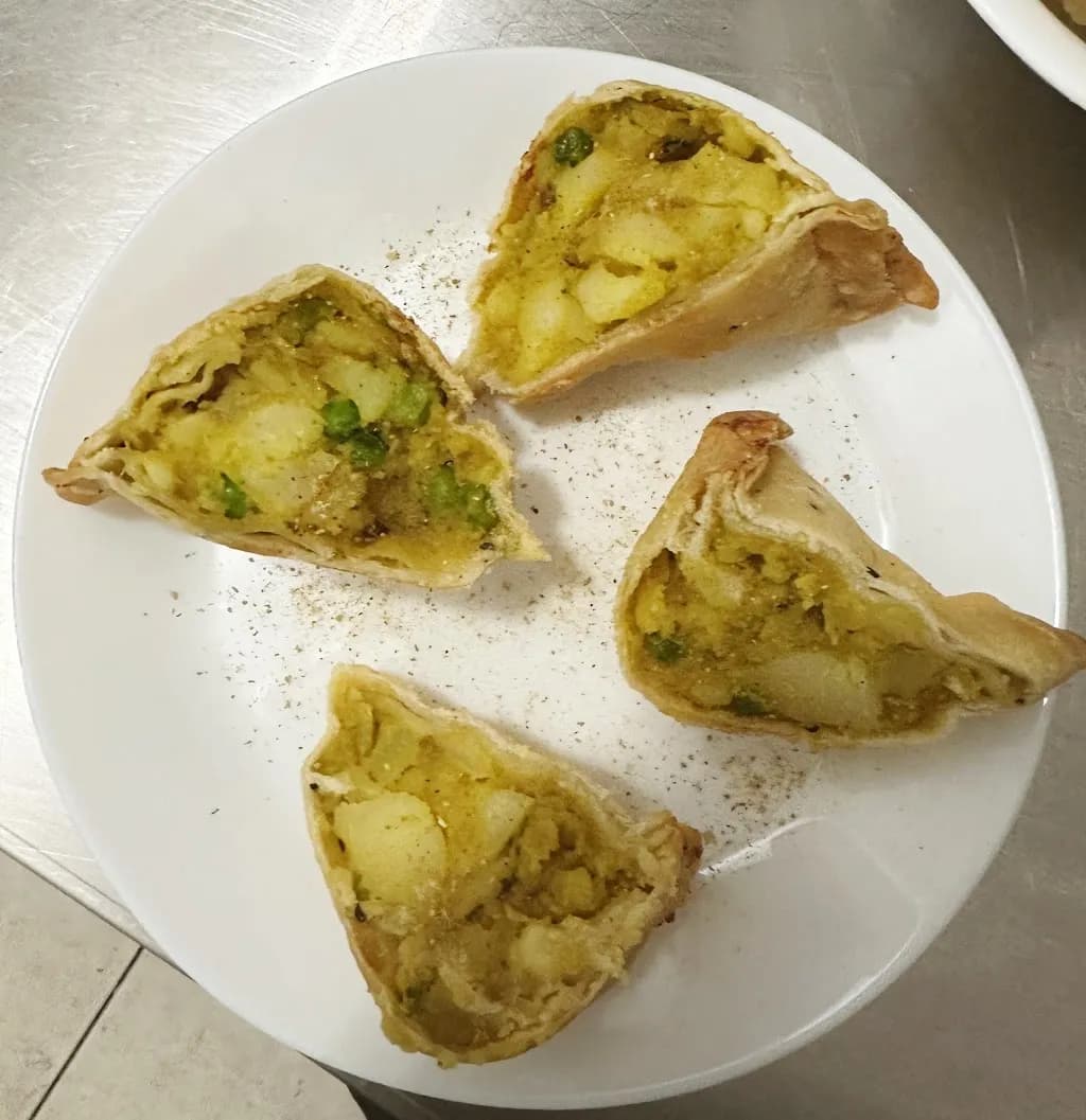 DESI FLAVOURS eredeti pakisztáni és indiai ízek (Halal) (حلال)