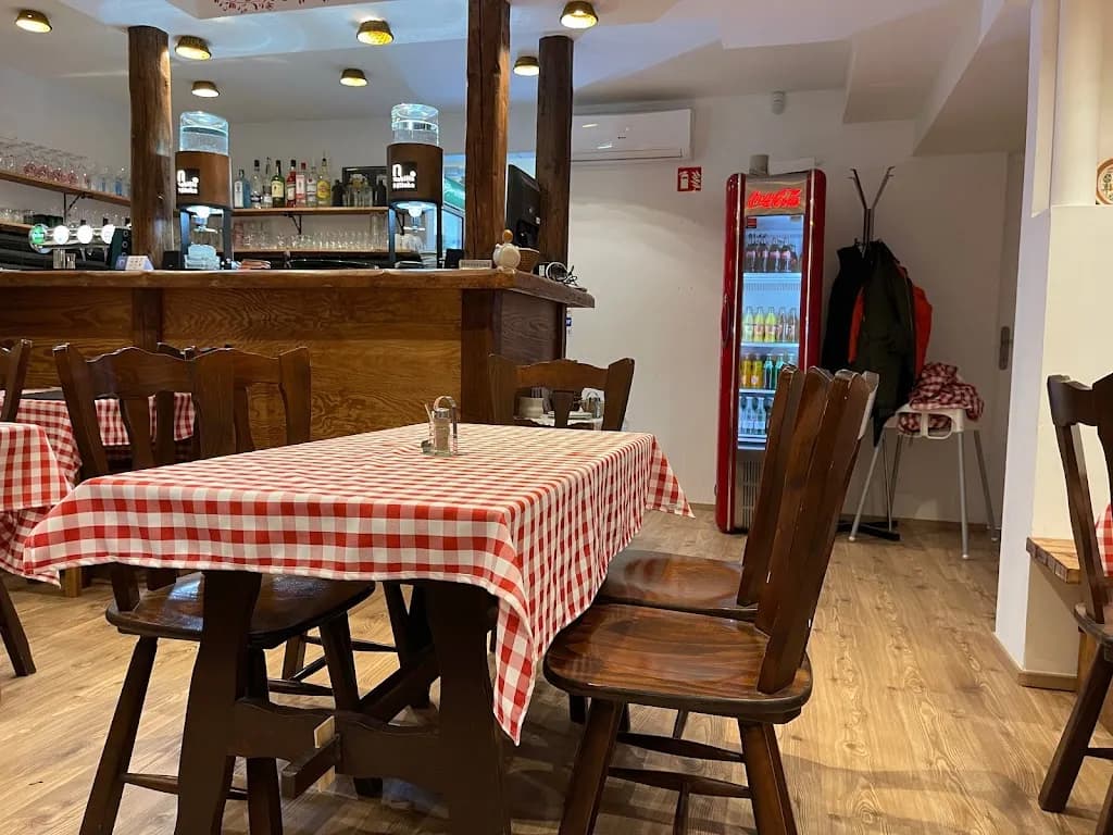 Piros Csizma Étterem