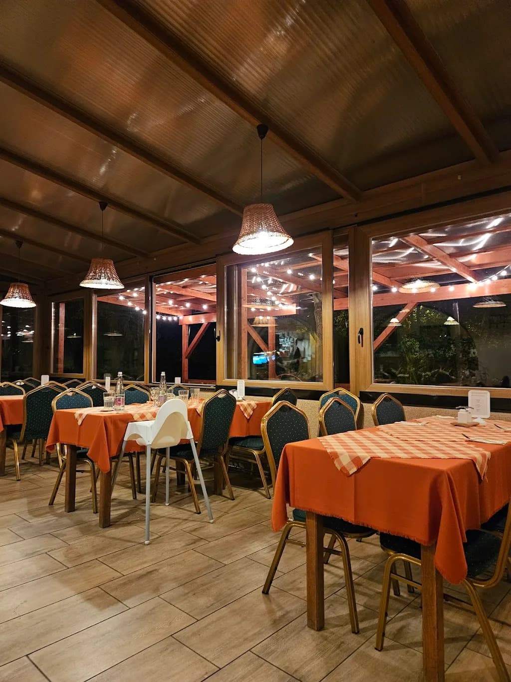 Fenyőgyöngye Vendéglő